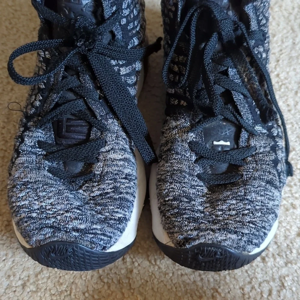 Nike Lebron 17 Basketball shoes Size 4.5Y Black/gray